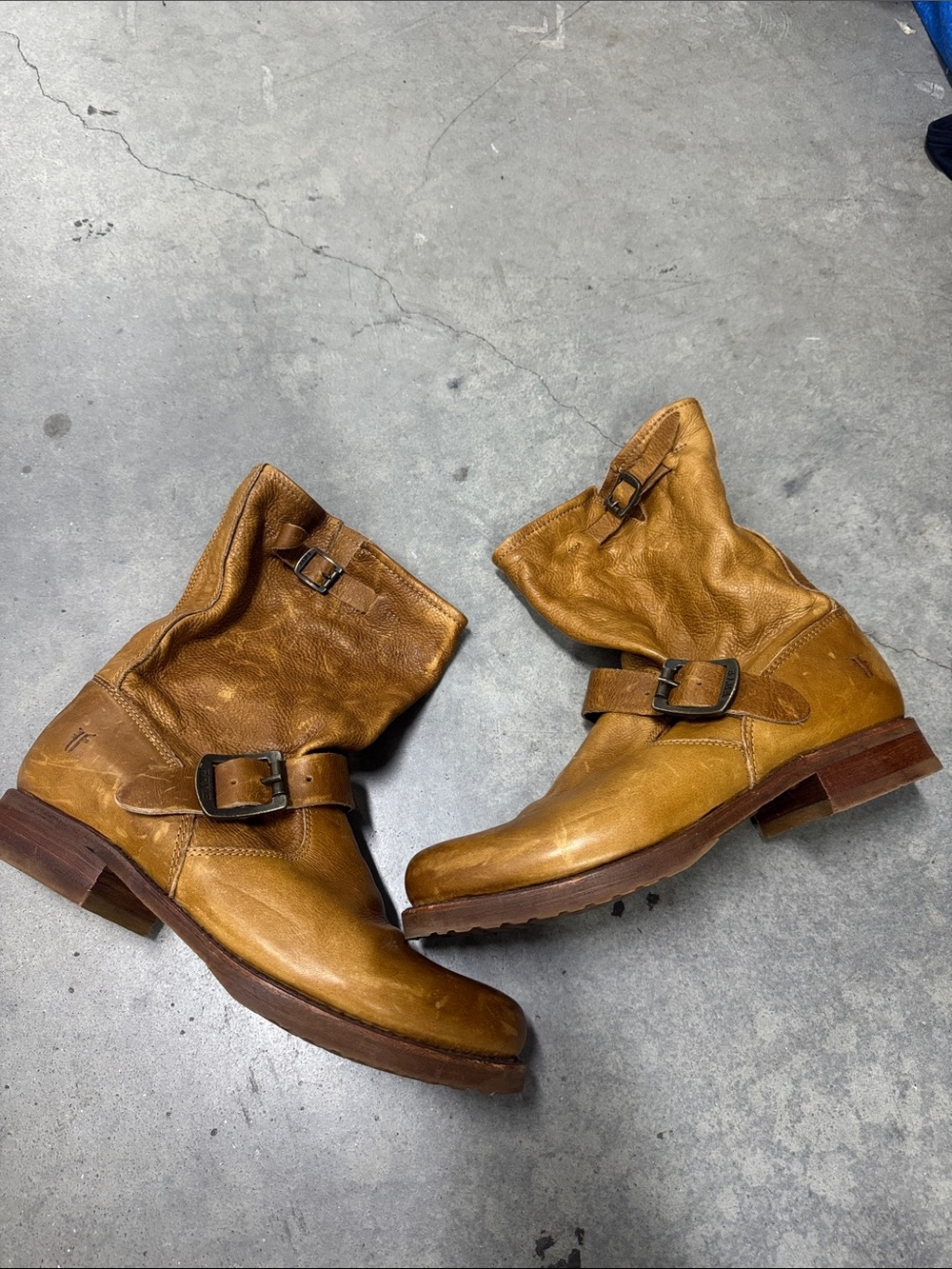 Frye Veronica Short Engineer Boots Womens 8 B Cognac Leather Buckle Moto 70547